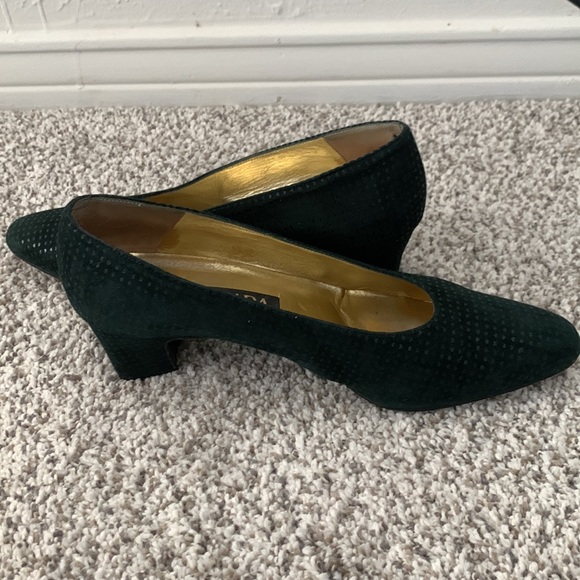 Escada vintage mini hearts emerald kitten heels - Picture 3 of 5
